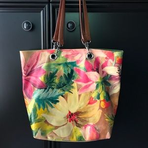 Beautiful like new leather handbag